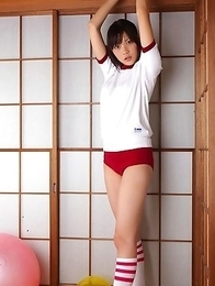 Cute Airi Sakuragi inspires us with teen body in innocent clothes